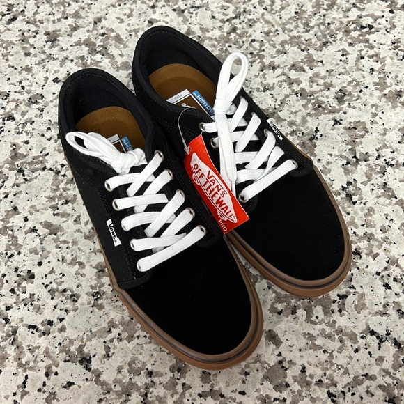 VANS | Skate Chukka Low Black & Gum Suede Skate Shoes - Picture 2 of 7